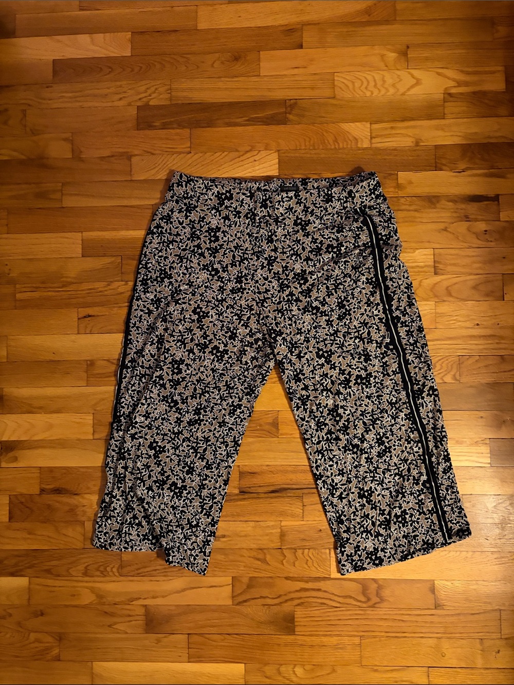 J.Jill  Pull-On Capri pants with Side Stripe